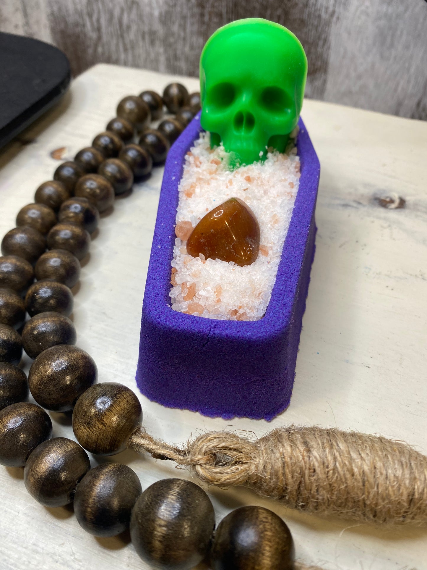 In the Dirt Bath Bomb with Bath Salt Blend\Skull Soap\Crystal