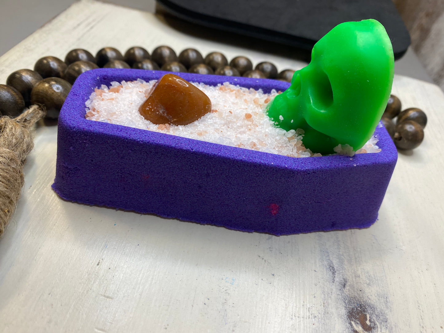 In the Dirt Bath Bomb with Bath Salt Blend\Skull Soap\Crystal