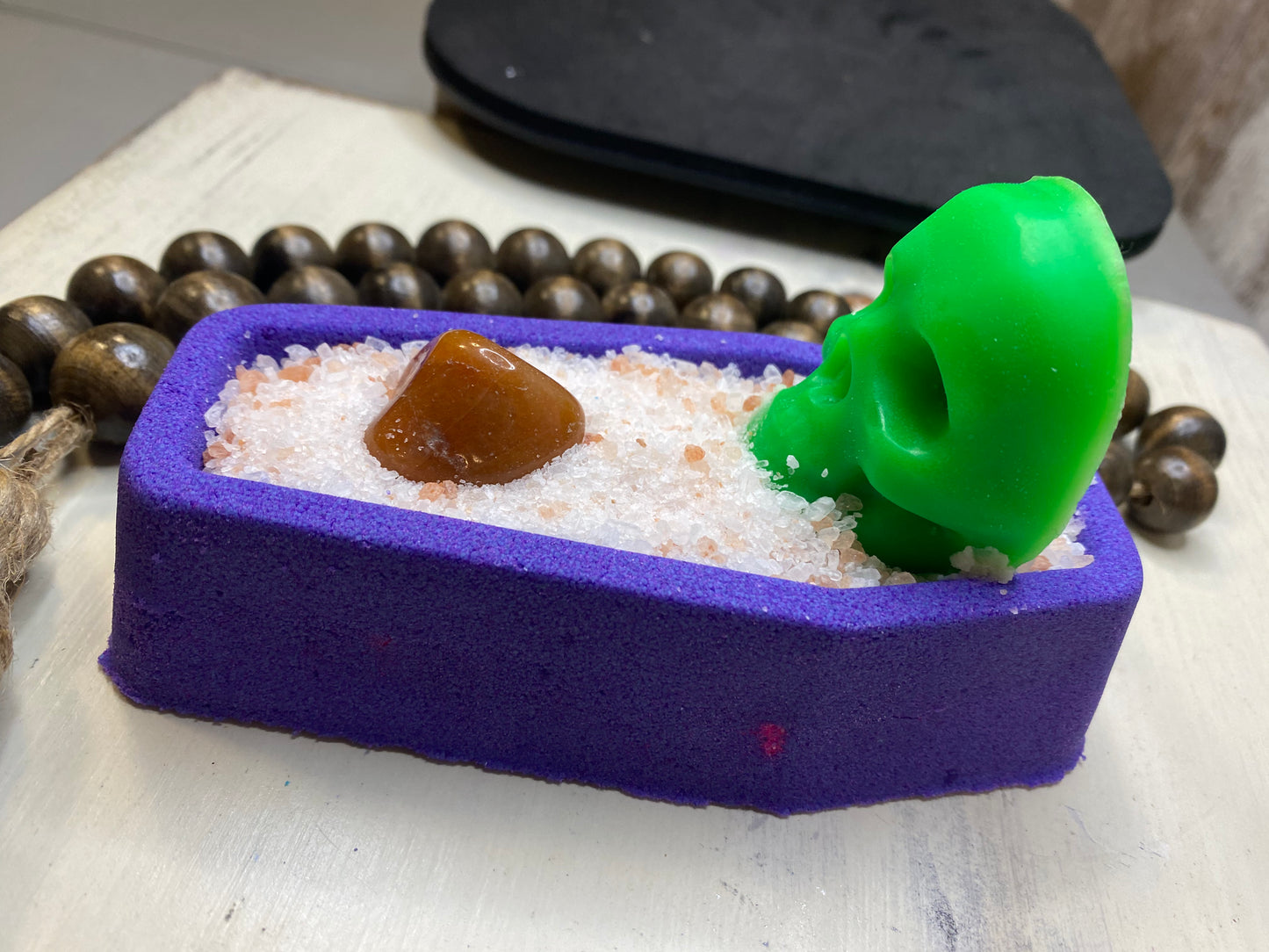 In the Dirt Bath Bomb with Bath Salt Blend\Skull Soap\Crystal