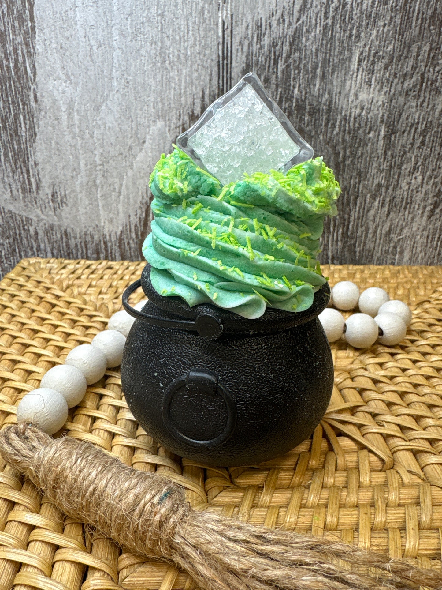 St. Patrick’s Day Cauldron Bath Bomb & Bubble Bath Frosting on Top (flashing cube) ROOTBEER