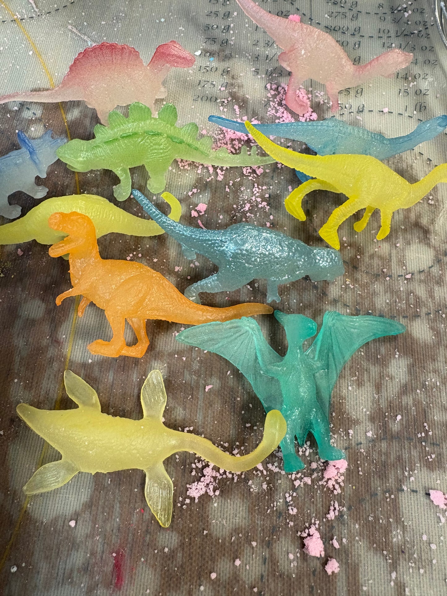 Dinosaur Claw Bath Bomb (Glow in the Dark Dino toy inside)