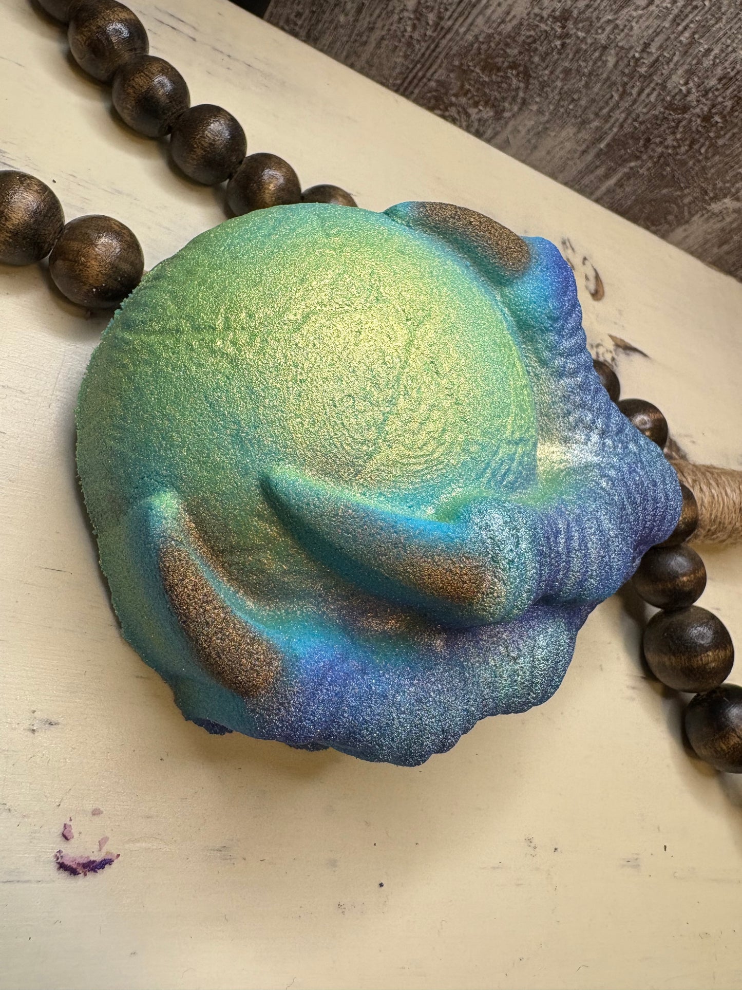Dinosaur Claw Bath Bomb (Glow in the Dark Dino toy inside)